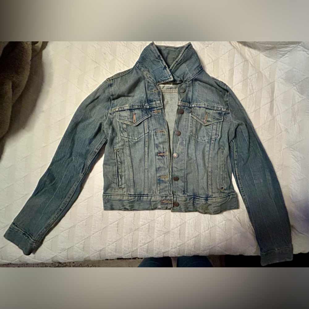 Levi's Cropped Jean Jacket